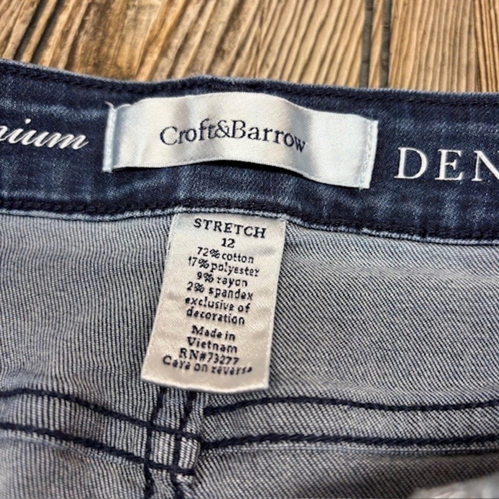 Croft & Barrow Premium Denim Bermuda Shorts Womens 12 Blue Stretch Dark Wash - Picture 3 of 8